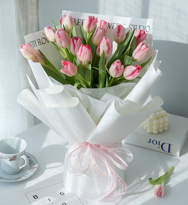 Conoce la belleza: 19 tulipanes en un ramo.